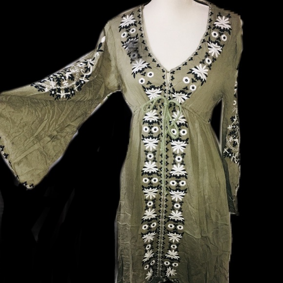 •HOST PICK•SOLD OUT•Boho Floral Embroidered Dress• - Picture 7 of 8